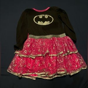 Girls batgirl costume (fancy) true to size-4T. Excellent condition.